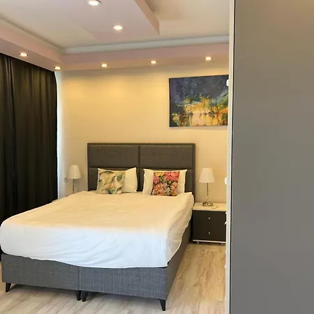 Lara Park Suits Comfort Apartment *